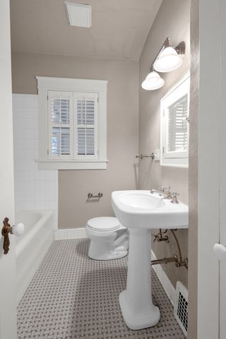 203A Woodmont Cir, Nashville, TN 37205