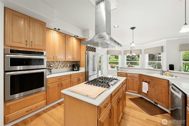 400 Cessna Court E, Eatonville, WA 98328