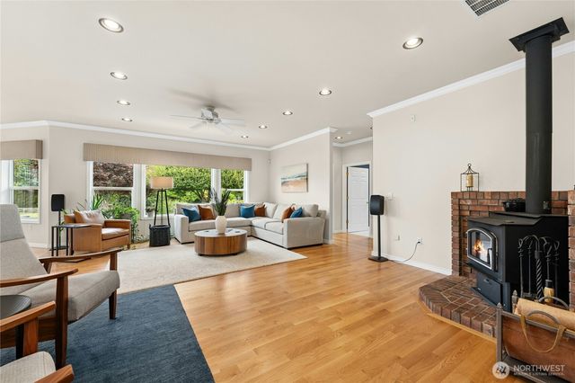 400 Cessna Court E, Eatonville, WA 98328