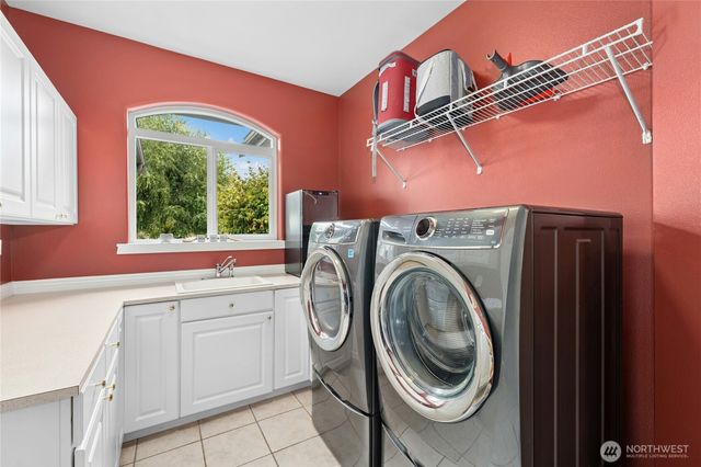 400 Cessna Court E, Eatonville, WA 98328