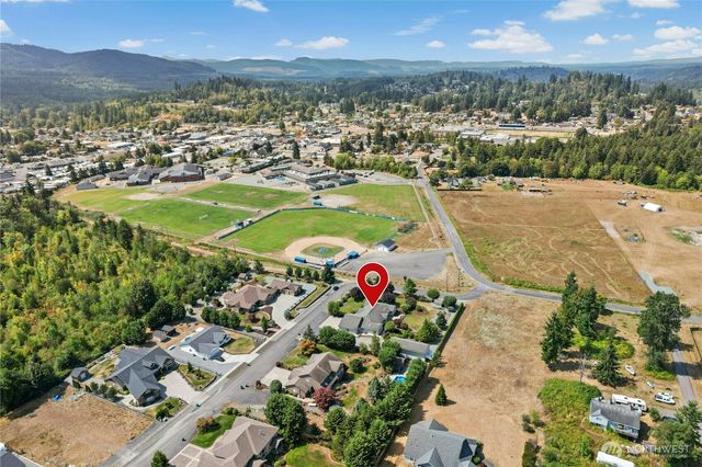 400 Cessna Court E, Eatonville, WA 98328