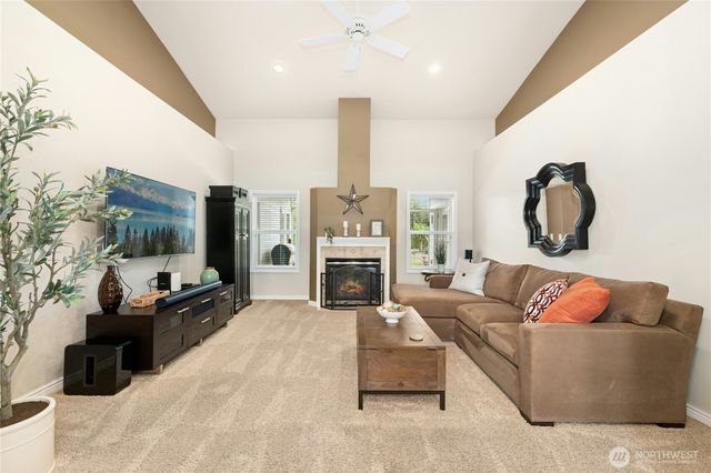 400 Cessna Court E, Eatonville, WA 98328