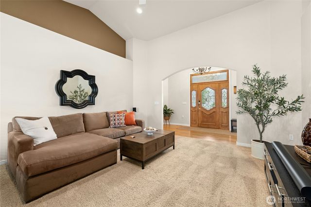 400 Cessna Court E, Eatonville, WA 98328