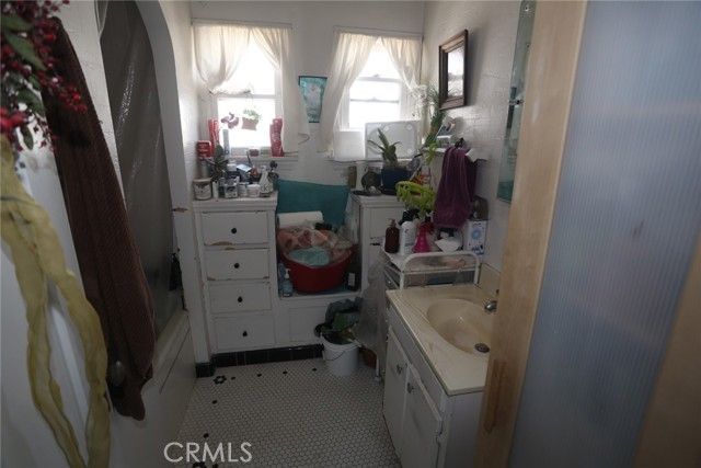 6072 Myrtle Avenue, Long Beach, CA 90805