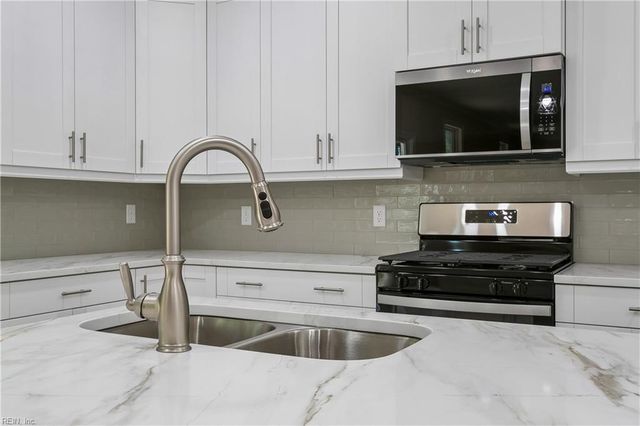205 Basta DR, Yorktown, VA 23692