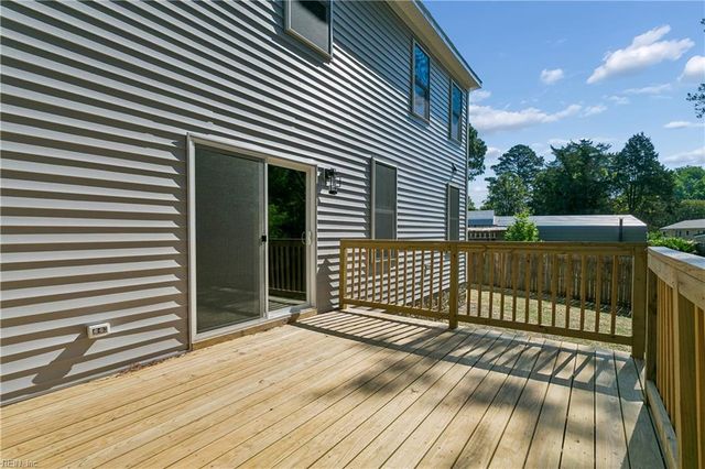 205 Basta DR, Yorktown, VA 23692
