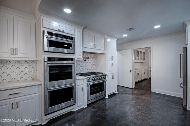 455 Armour Drive, Jackson, MS 39211