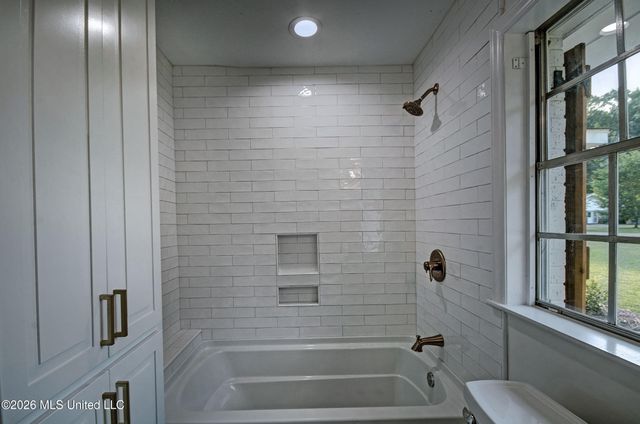 455 Armour Drive, Jackson, MS 39211