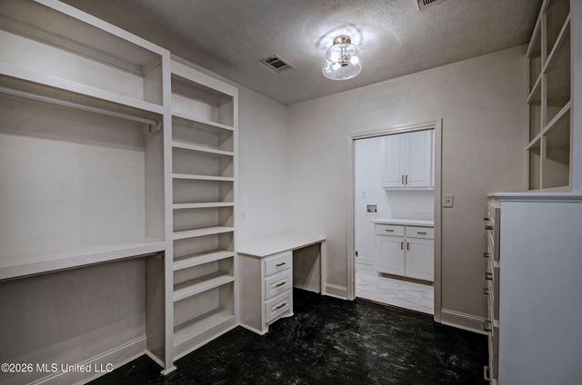 455 Armour Drive, Jackson, MS 39211