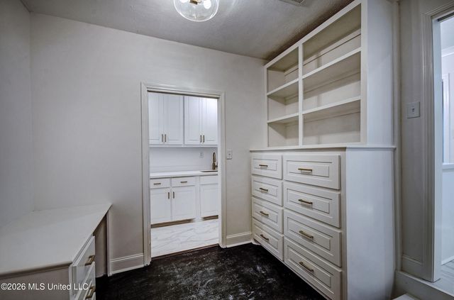 455 Armour Drive, Jackson, MS 39211