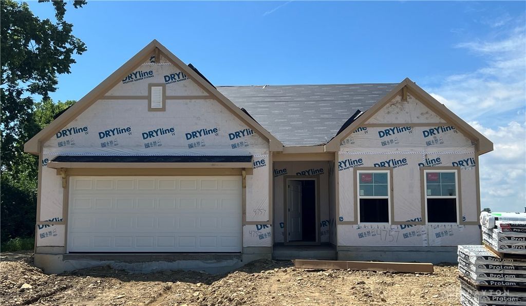 1701 Chevington Chase, Tipp City, OH 45373