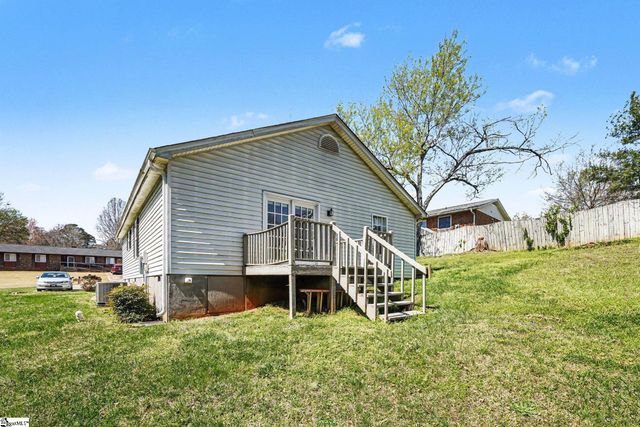 1106 Charter Oaks Drive, Taylors, SC 29687