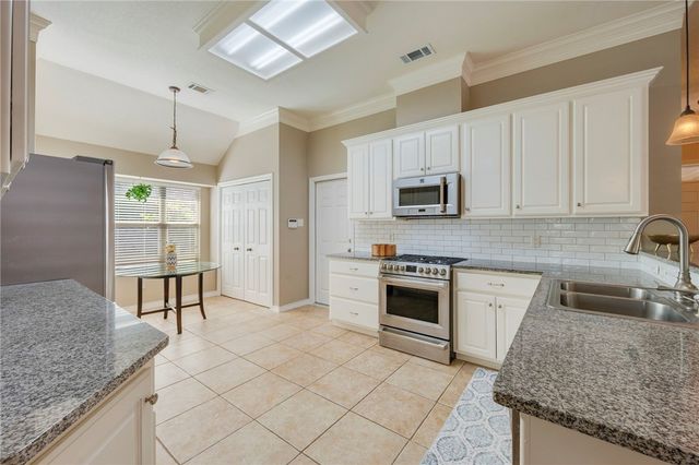 2325 Kendal Green Circle, College Station, TX 77845