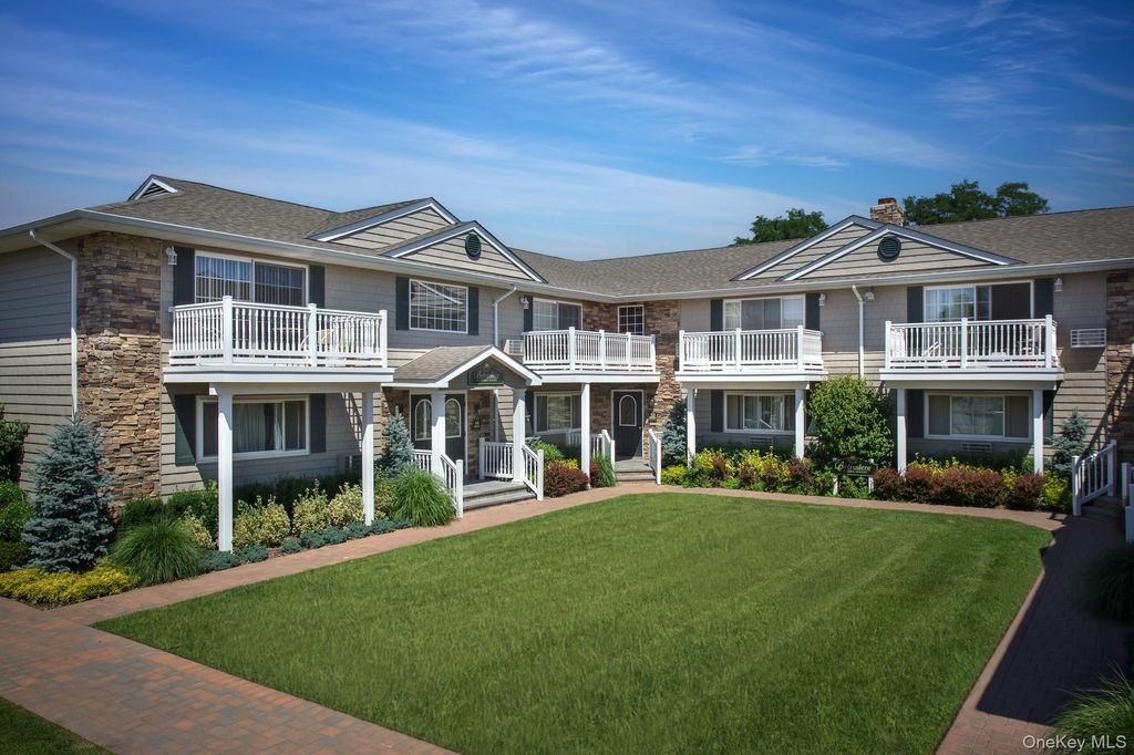 55 Golden Avenue B03, Deer Park, NY 11729