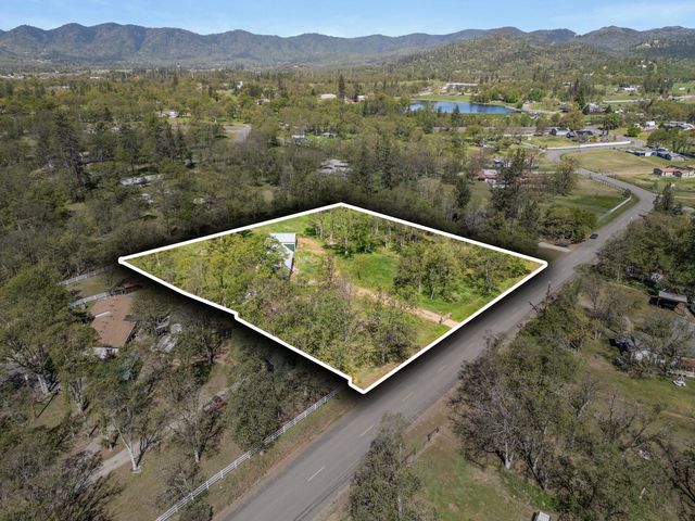 11515 Michael Road, Central Point, OR 97502