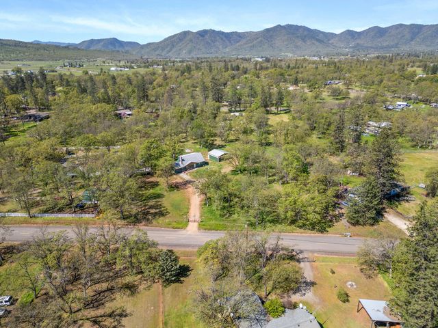 11515 Michael Road, Central Point, OR 97502