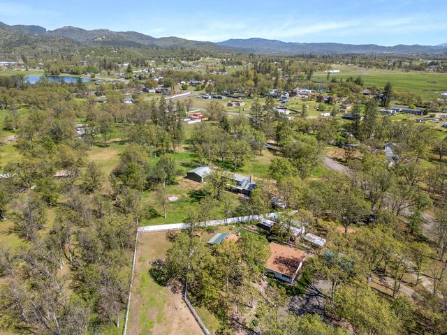 11515 Michael Road, Central Point, OR 97502