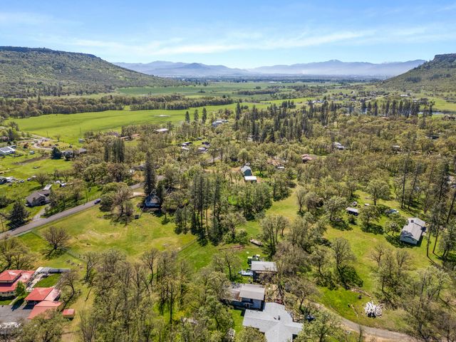 11515 Michael Road, Central Point, OR 97502