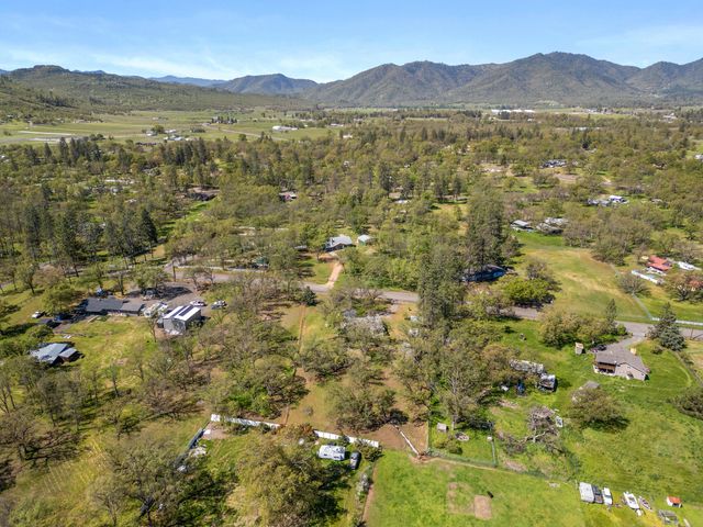 11515 Michael Road, Central Point, OR 97502