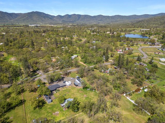 11515 Michael Road, Central Point, OR 97502
