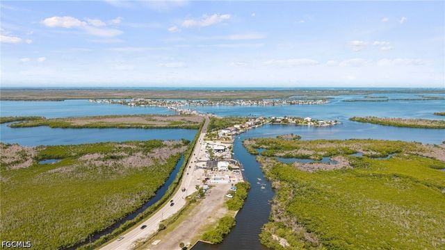 12213 Star Shell DR, Matlacha Isles, FL 33991