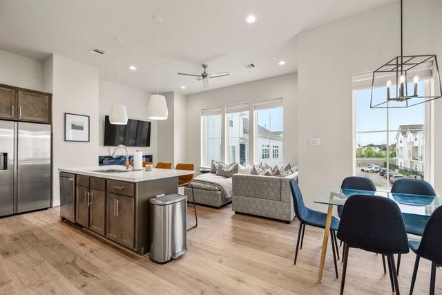 726 Carriage Knolls Drive, Houston, TX 77008