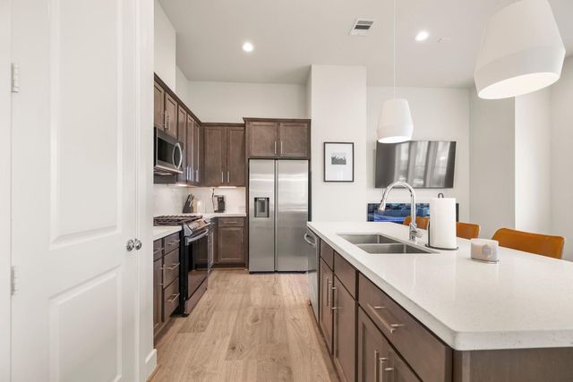 726 Carriage Knolls Drive, Houston, TX 77008
