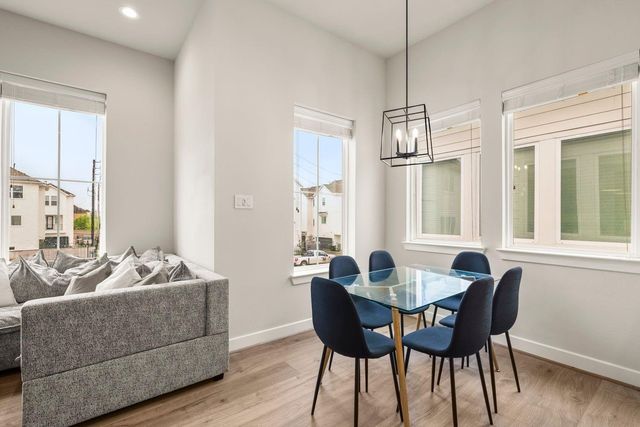 726 Carriage Knolls Drive, Houston, TX 77008