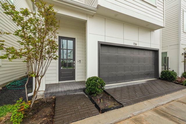 726 Carriage Knolls Drive, Houston, TX 77008