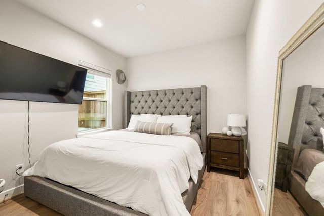 726 Carriage Knolls Drive, Houston, TX 77008