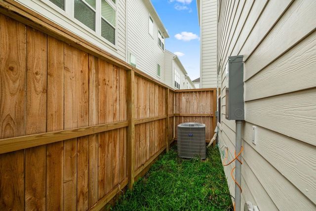 726 Carriage Knolls Drive, Houston, TX 77008