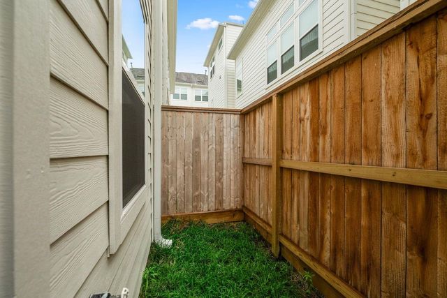 726 Carriage Knolls Drive, Houston, TX 77008