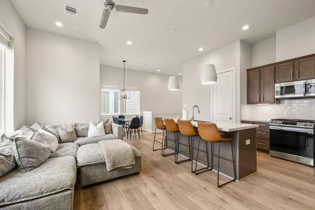 726 Carriage Knolls Drive, Houston, TX 77008