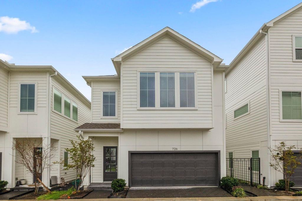 726 Carriage Knolls Drive, Houston, TX 77008