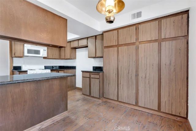 230 Bethany Road 211, Burbank, CA 91504