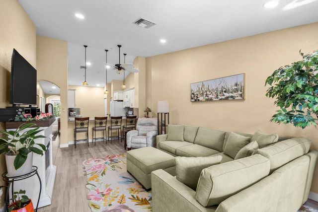 4720 Lucerne Lakes Boulevard E 810, Lake Worth, FL 33467