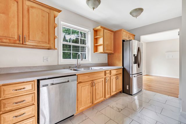 18 Kathryn Drive, Bridgeport, CT 06610