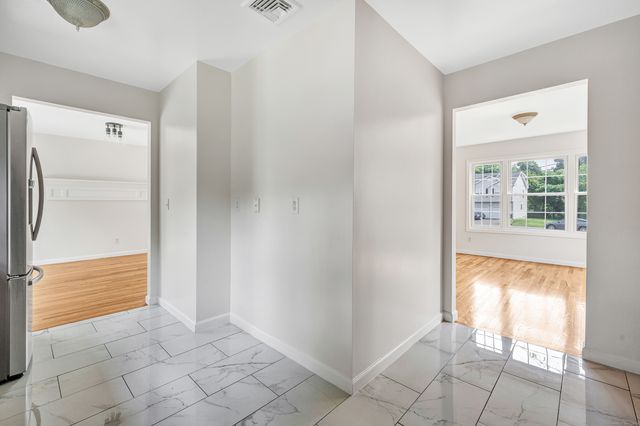 18 Kathryn Drive, Bridgeport, CT 06610