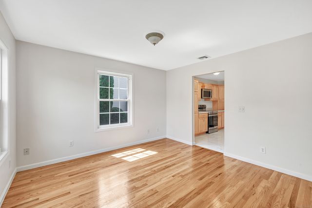 18 Kathryn Drive, Bridgeport, CT 06610