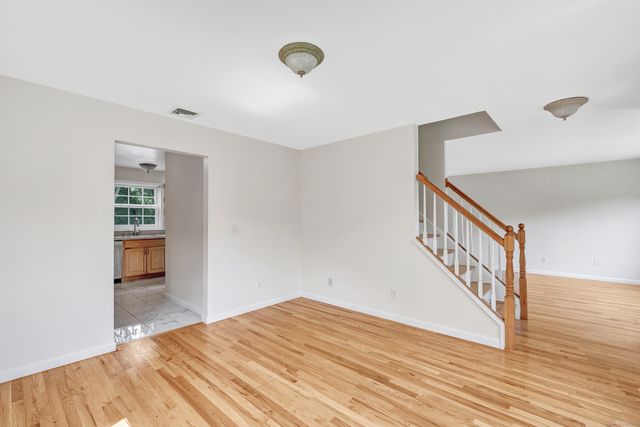 18 Kathryn Drive, Bridgeport, CT 06610