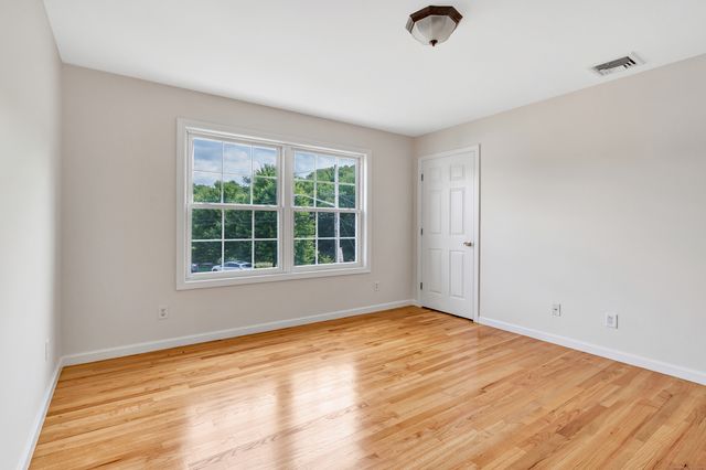 18 Kathryn Drive, Bridgeport, CT 06610