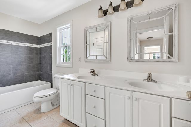 18 Kathryn Drive, Bridgeport, CT 06610