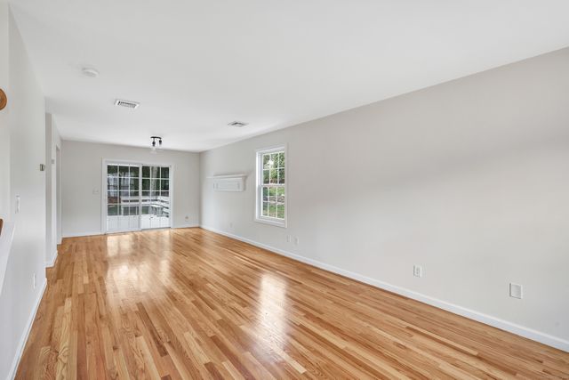 18 Kathryn Drive, Bridgeport, CT 06610