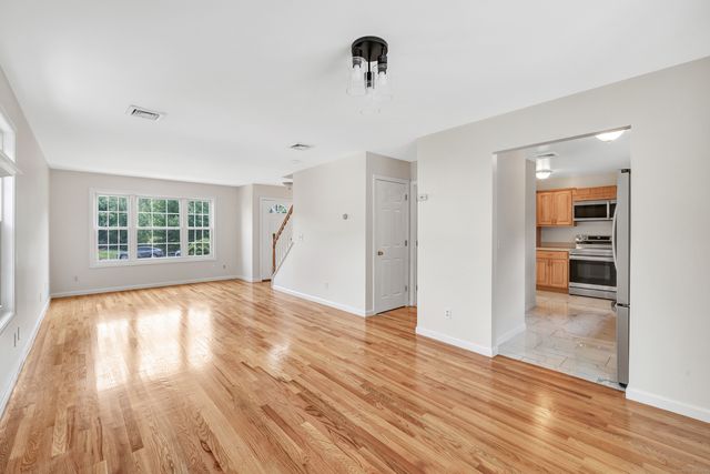 18 Kathryn Drive, Bridgeport, CT 06610