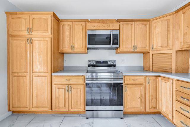 18 Kathryn Drive, Bridgeport, CT 06610