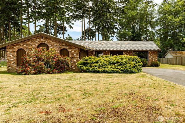 2047 Pine Wood Way, Oak Harbor, WA 98277