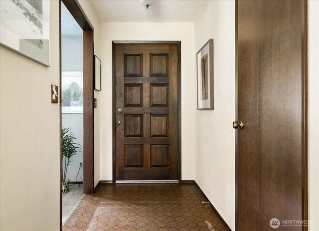 2047 Pine Wood Way, Oak Harbor, WA 98277
