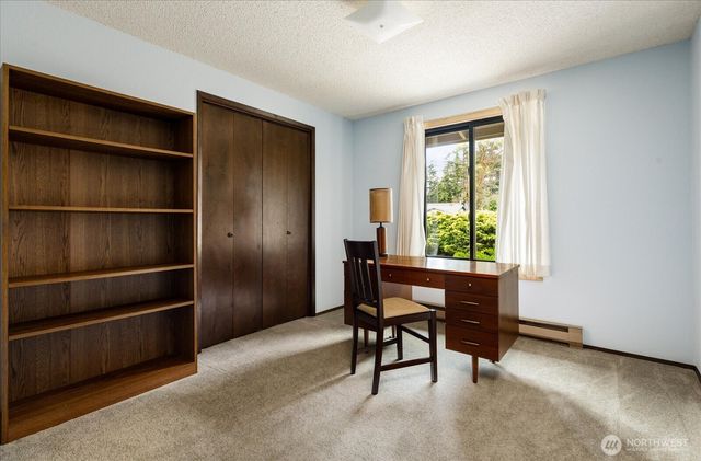 2047 Pine Wood Way, Oak Harbor, WA 98277