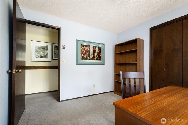 2047 Pine Wood Way, Oak Harbor, WA 98277