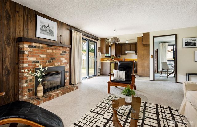 2047 Pine Wood Way, Oak Harbor, WA 98277